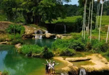 Surga Tersembunyi Wejewa Timur, Air Terjun Waikacura Pikat Wisatawan