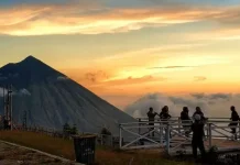 Pesona Bukit Wolobobo Negeri di Atas Awan Ngada