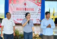 Bupati Ratu Wulla Tinjau Bakti Sosial PMI SBD
