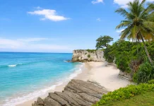 Pesona Batuan Kapur Pantai Watubela, Surga Eksotis di Lamboya