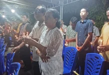 Perayaan Malam Paskah Umat Perbarui Janji Baptis
