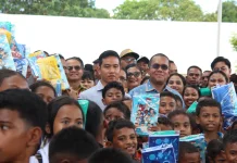 Wapres RI Gibran di Tengah Kerumunan Pelajar SD Inpres Kaniti Kabupaten Kupang