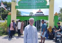 Umat Muslim Berbagi Air Minum, Wujud Nyata Toleransi di Prosesi Paskah Kab. Kupang