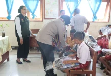 Kapolda NTT Bantu Alat Sekolah di SD Inpres Bosen Kab TTS