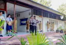 Polresta Kupang Kota Gelar Upacara Bendera di SMPN 5 Kupang