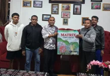 Simson Polin Serahkan Bantuan Alsintan