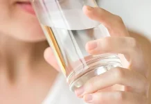 Manfaat Utama Minum Air Hangat saat Perut Kosong