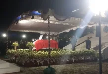 Bupati Sumba Timur Pimpin Persamayan Jenazah Bupati Periode 1994 - 1999