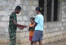 Kehangatan TNI dan Rakyat Terjalin di Umbu Wangu
