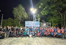 Maknai Hari Buruh, Puluhan Teknisi PLN Bangun Listrik Desa di Sumba