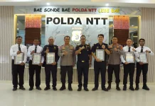 Ungkap Kasus Rokok Ilegal Kapolda NTT Beri Penghargaan kepada Personel