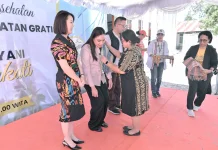 Jemaat GMIT Kota Baru  Bhakti Sosial Pengobatan Gratis