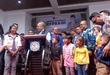 Siswi SMK Asal So’e Bahagia Terima Hadiah Tablet dari Menko Pangan