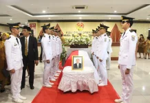 Pemprov NTT Gelar Upacara Kedinasan Pelepasan Jenazah Almarhum  Alexander Koroh
