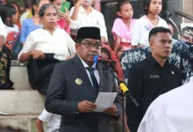 Bupati Sumba Timur Pimpin Pemakaman Kedinasan Lukas Mbadi Kaborang