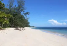 Pantai Puru Kambera di Kabupaten Sumba Timur, Provinsi Nusa Tenggara Timur