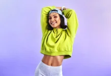 Padu Padan Kaos Crop yang Sesuai dengan Acara