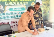 Wabup SBD Serahkan Bantuan Kurban Wujudkan Toleransi Umat