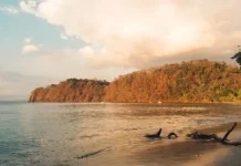 Pantai Mandorak di Sumba Barat Daya, Keindahan Bak Surga Tersembunyi
