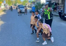 Pengaturan Lalu Lintas Pagi, Pelayanan Prima Polres Sumba Timur