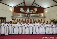 Uskup Edmund Woga Tahbiskan 30 Diakon Calon Imam Baru