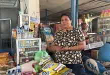 Dua Dekade Mama Meri Bertahan Berjualan di Pelabuhan