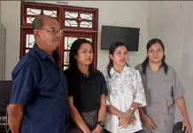 Kisah Har  Air Mata Abet Melahirkan Carlin Farma  KUPANG — Tak