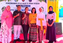 Simson Polin Titip Pesan untuk Masa Depan Siswa-Siswi Rote Ndao