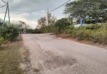 Warga dan Mahasiswa Soroti Kerusakan Jalan Tuabata Kupang
