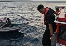 Tim SAR Gabungan Evakuasi Korban Perahu Mati Mesin di Perairan Semau