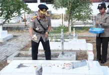 Polda NTT Ziarah di TMP Dharma Loka Memperingati HUT Bhayangkara ke 80