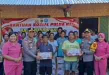 Polres Sumba Timur Hadir untuk Masyarakat,Salurkan Bansos  di Kelurahan Temu