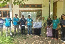 PLN ULP Adonara dan YBM Berikan Apresiasi Bagi 28 Guru Honorer