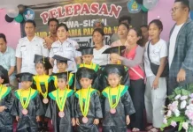 Kadis Pendidikan Lepas Murid PAUD Santa Maria Pakonda Watu