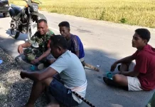 Babinsa Bodo Hula Perkuat Kamtibmas lewat Komsos Bersama Warga