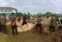 Anggota Kodim 1629 SBD Berolahraga Bersihkan Pangkalan Wujudkan Lingkungan Seha