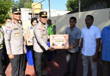 Kapolda NTT Bagikan 100 Paket Sembako jelang HUT Bhayangkara ke-80