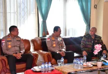 Kapolda Berkunjung ke Rumah Mantan Kapolda NTT Irjen Pol (Purn)Jacki Uly