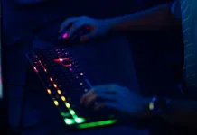 Bedanya Keyboard Berlampu dan Tidak Berlampu, Mana yang Lebih Cocok untuk Anda?