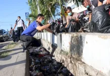 Polres Sumba Timur Bersihkan Pasar Matawai Peringati Hari Bhayangkara Ke-80