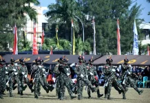 Atraksi Kolone Senjata Brimob Polda NTT Memukau Peringatan Bhayangkara Ke-80