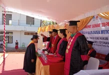 Lepas Wisuda STIKUM, Rektor Yohanes Tekankan Jaga Marwah Almamater