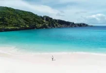 Pantai Laviti Tawarkan Panorama Laut Menawan
