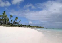 Pantai Nemberala Sajikan Ombak Kelas Dunia