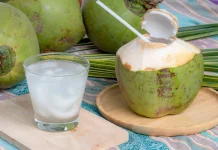 Segudang Manfaat Air Kelapa muda bagi kesehatan