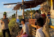 Jaga Keamanan Kawasan Wisata, Polsek Rote Barat Rutin Patroli di Pantai Nemberala