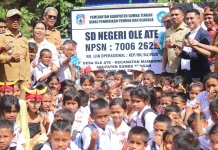 Sekda Sumba tengah Resmikan SDN Ole Ate Jadi Sekolah Definitif