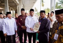 Menteri Nusron Serahkan Sertipikat Wakaf dan Bantuan Masjid Aceh Tamiang