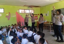 Polda NTT Bantu Penyembuhan Psikologis Anak Pasca Konflik di Adonara
