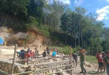 Babinsa Koramil Loli Dorong Kemajuan Pembangunan Warga